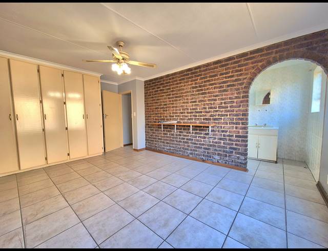 2 BEDROOM HOUSE TO LET IN DALPARK